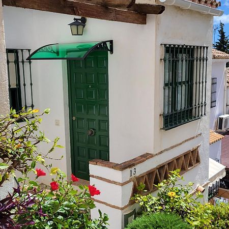 Semi-Detached Adosado Con Encanto -130 M2 - Wifi 600 Mb - Piscina Comunitaria - Patio Privado Torremolinos Zewnętrze zdjęcie