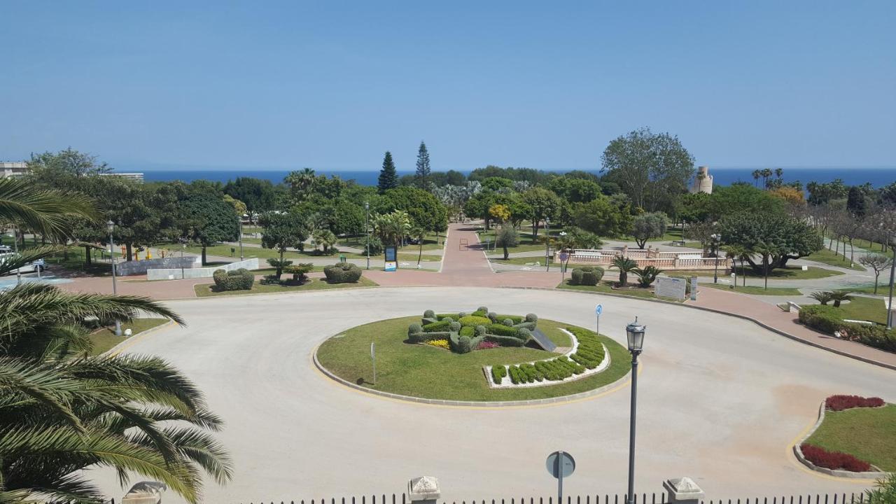 Semi-Detached Adosado Con Encanto -130 M2 - Wifi 600 Mb - Piscina Comunitaria - Patio Privado Torremolinos Zewnętrze zdjęcie