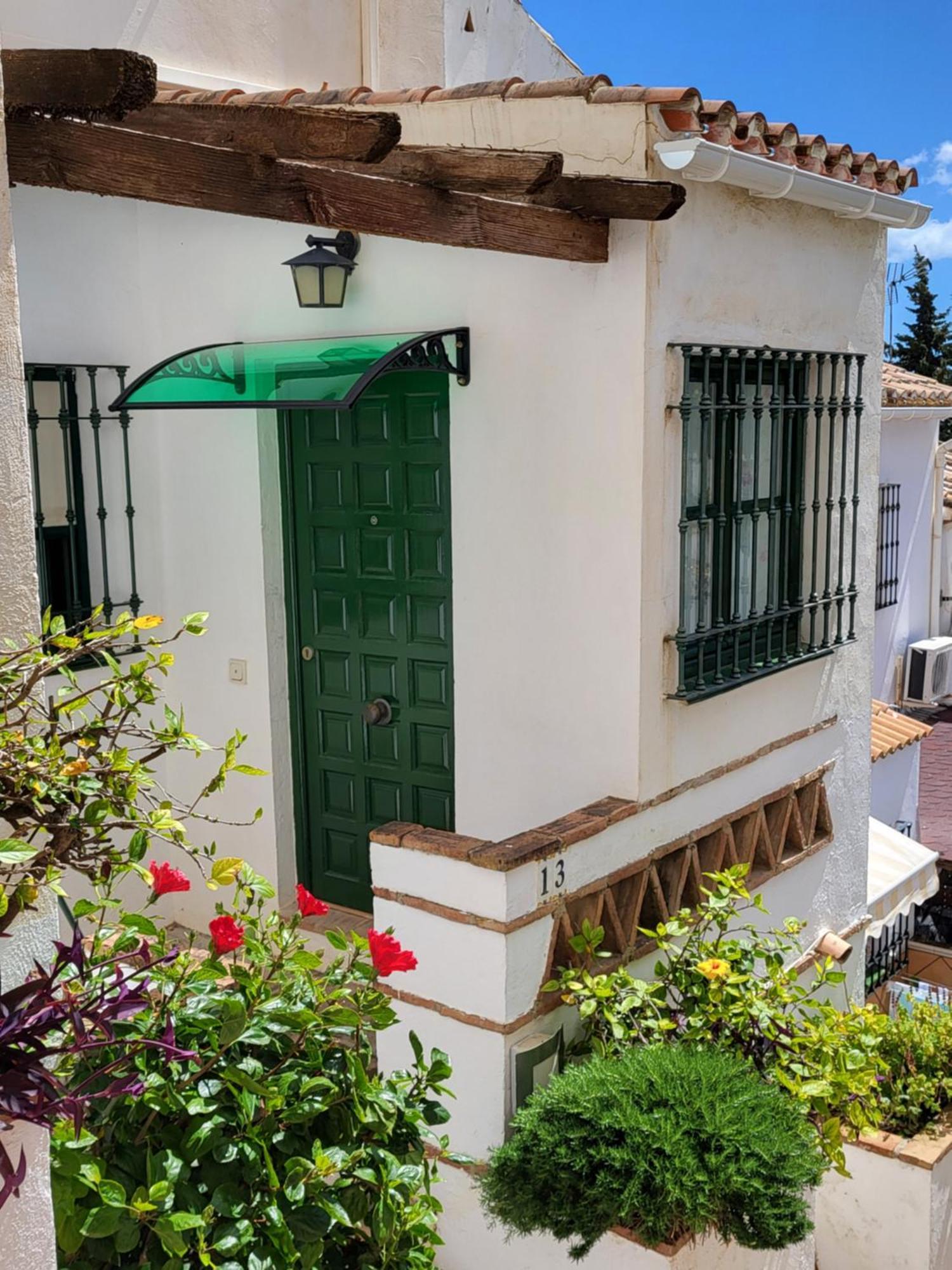 Semi-Detached Adosado Con Encanto -130 M2 - Wifi 600 Mb - Piscina Comunitaria - Patio Privado Torremolinos Zewnętrze zdjęcie